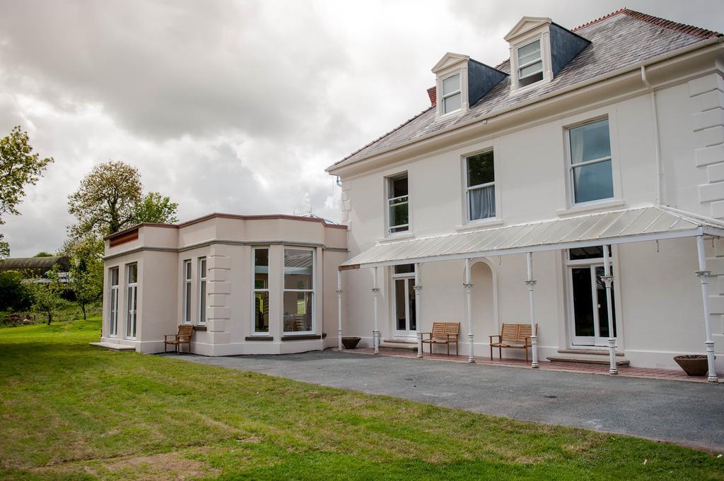 Mansion House Llansteffan Guest House Carmarthen Exterior photo